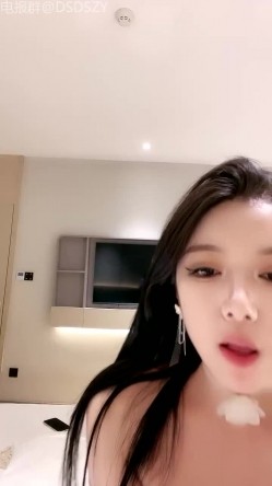 ️人气女神【保时捷车模】姐妹配合无套榨精，骚话不断干出白浆 截图1