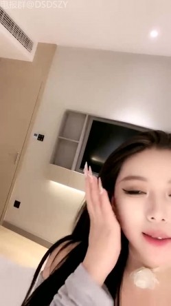 ️人气女神【保时捷车模】姐妹配合无套榨精，骚话不断干出白浆 截图3