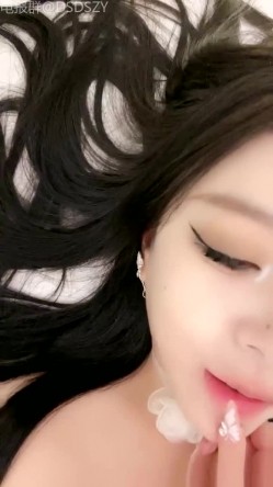 ️人气女神【保时捷车模】姐妹配合无套榨精，骚话不断干出白浆 截图5