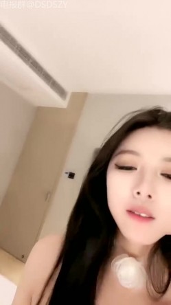 ️人气女神【保时捷车模】姐妹配合无套榨精，骚话不断干出白浆 截图8