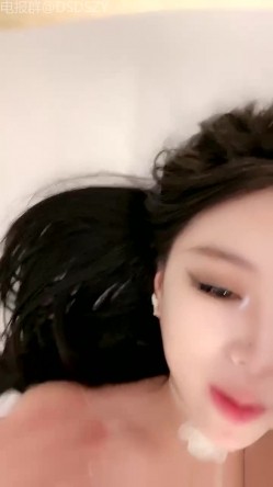 ️人气女神【保时捷车模】姐妹配合无套榨精，骚话不断干出白浆 截图10