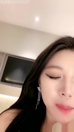 ️人气女神【保时捷车模】姐妹配合无套榨精，骚话不断干出白浆 截图15