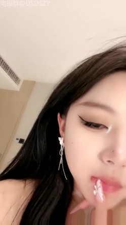 ️人气女神【保时捷车模】姐妹配合无套榨精，骚话不断干出白浆 截图16