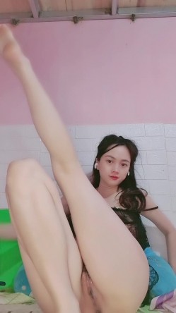颜值不错的小少妇黑丝诱惑，淫水多多敞开腿自己用手抠的骚穴淫水泛滥，浪叫不断表情好享受，精彩刺激别错过 截图9