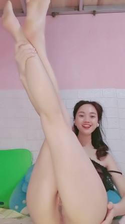 颜值不错的小少妇黑丝诱惑，淫水多多敞开腿自己用手抠的骚穴淫水泛滥，浪叫不断表情好享受，精彩刺激别错过 截图11
