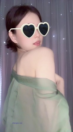 高价定制大胖超大尺度定制裸舞合集，一字马，高抬腿说来就来，舞蹈专业的学生，撸点超级高！ 截图8