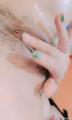 风情万种--爆乳美熟女【国产卡戴珊】前凸后翘的身材，很粉的小穴，近距离观看尿道口阴道口，肉棒插入就开始娇喘，太爽啦！ 截图7