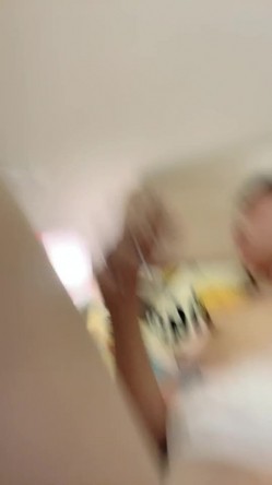 完美露脸风韵小骚货第一视角精湛口活，打飞机再女上位啪啪做爱，来个舌吻侧入内射 截图16
