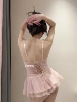 眼镜反差婊，推特天然巨乳女神【小鲅鱼】最新定制，自摸甩奶大摆锤、身材无敌 截图4