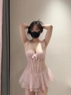 眼镜反差婊，推特天然巨乳女神【小鲅鱼】最新定制，自摸甩奶大摆锤、身材无敌 截图6