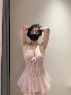 眼镜反差婊，推特天然巨乳女神【小鲅鱼】最新定制，自摸甩奶大摆锤、身材无敌 截图8