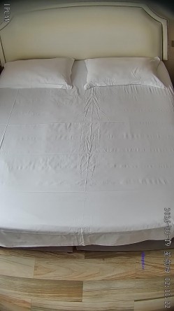 酒店偷拍爱干净每天都要换可爱床单的御姐范眼镜反差婊两天挨五顿操 截图12