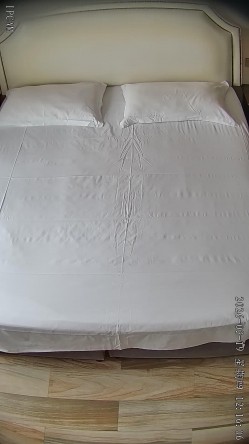 酒店偷拍爱干净每天都要换可爱床单的御姐范眼镜反差婊两天挨五顿操 截图16