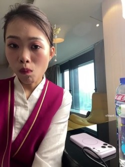 空姐被干了【优优baby】真实空姐和机长吃鸡舔穴舔脚 无套啪啪 户外 车里 截图1