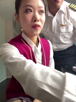 空姐被干了【优优baby】真实空姐和机长吃鸡舔穴舔脚 无套啪啪 户外 车里 截图3