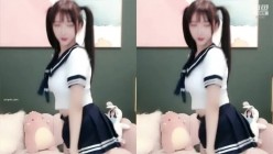 【斗鱼现役网红主播 南妹儿】女神的颤抖 整个奶子都要抖出来了 热舞走光被封合集 截图12