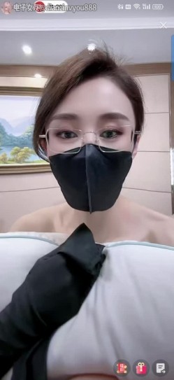 抖音30万粉丝丝袜反差少妇、上海33岁女上司范御姐网红「赵清妍」「小骆驼姐姐」激情自慰、约炮3P、色情SPA流出 截图2