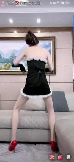 抖音30万粉丝丝袜反差少妇、上海33岁女上司范御姐网红「赵清妍」「小骆驼姐姐」激情自慰、约炮3P、色情SPA流出 截图5