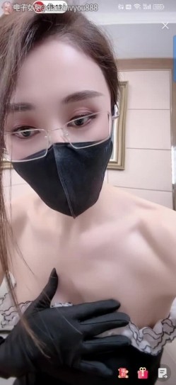 抖音30万粉丝丝袜反差少妇、上海33岁女上司范御姐网红「赵清妍」「小骆驼姐姐」激情自慰、约炮3P、色情SPA流出 截图11