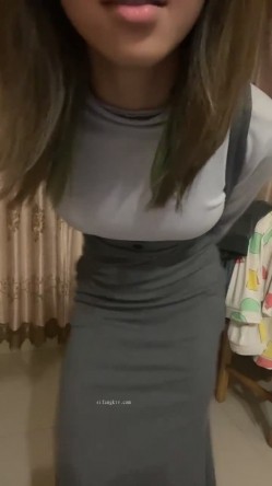 推荐！美乳学生亲戚家大秀~【百事可爱】姑妈还在睡觉~！ 截图1