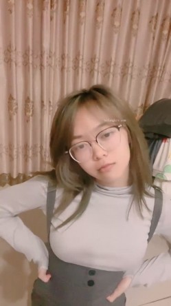 推荐！美乳学生亲戚家大秀~【百事可爱】姑妈还在睡觉~！ 截图8