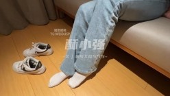推特28万粉丝国产原创丝袜足交博主「酥小强」付费私拍 线下专约素人模特足交抚摸调情 截图6