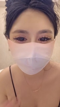 172长腿女神【水水】神似关之琳 大奶长腿翘臀 楼顶脱光扣屄 吃鸡插穴跳弹自慰 好刺激 截图9