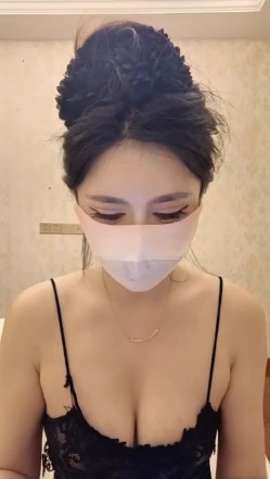 172长腿女神【水水】神似关之琳 大奶长腿翘臀 楼顶脱光扣屄 吃鸡插穴跳弹自慰 好刺激 截图10