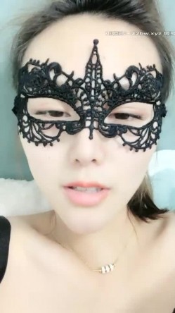 咪咪小仙女高颜值气质美女带面罩自慰，张开双腿近距离特写跳蛋塞入毛毛浓密 截图10