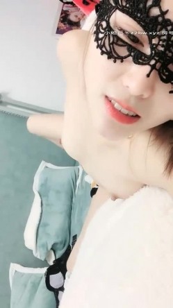 咪咪小仙女高颜值气质美女带面罩自慰，张开双腿近距离特写跳蛋塞入毛毛浓密 截图12