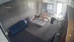 黑客破解家庭网络摄像头偷拍住毛坯房的年轻情侣疯狂做爱有时一天做爱几次 截图1