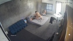 黑客破解家庭网络摄像头偷拍住毛坯房的年轻情侣疯狂做爱有时一天做爱几次 截图10