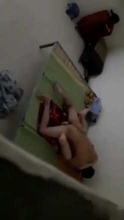【猎奇稀缺 ️大开眼界】 门缝窗外偷拍 刺激偷拍情侣沉浸式啪啪 被偷拍都不知道 各式姿势操的好疯狂刺激 截图4