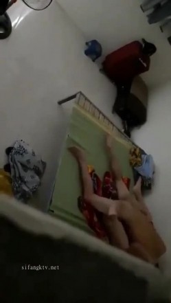 【猎奇稀缺 ️大开眼界】 门缝窗外偷拍 刺激偷拍情侣沉浸式啪啪 被偷拍都不知道 各式姿势操的好疯狂刺激 截图15