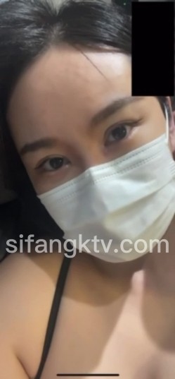 波霸尤物女模易阳1VS1全裸私拍超大号车灯 截图6