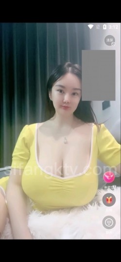波霸尤物女模易阳1VS1全裸私拍超大号车灯 截图16