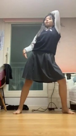 【精品泄密】多位美女不雅视频遭曝光 ️（17位美女良家出镜） 截图15