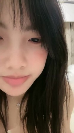 美乳女学生! 身材完美 乳房园又大 屁股翘的刚到好处 抠穴~道具自慰~高潮白浆 截图10