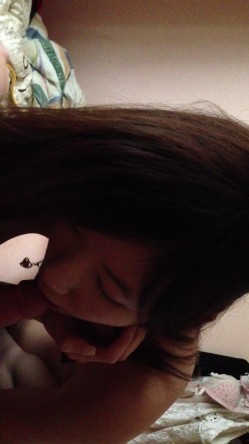 完美露脸忧郁型的长发学生妹与男友日常不雅自拍流出 认真仔细的品尝肉棒看得出来很喜欢 截图7