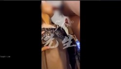 牧风人妻【真实高质量换妻】网上招来优质猛男来操自己的长腿黑丝老婆，他则在一旁兴奋地录像，老婆被操越狠他越兴奋加入3P 截图11