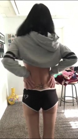 60后美味阿姨，被爆菊花，享受最后的纯洁之地，无套内射，味道浓郁的熟女穴，你想舔吗 截图3