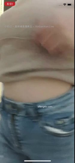 【小辣椒是你的保姆】喂你喝奶水长大的风韵少妇，‘哈哈哈丑女无敌’，AV棒手指扣粉穴，喷淫水出来，开门自慰，邻居声音都听到了！ 截图5