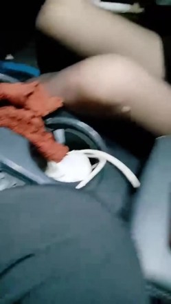 【钢炮寻爱】 户外车震~沟搭人妻熟女催情药无套内射 截图3