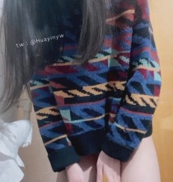 清纯眼镜反差婊！推特女神大生原味【花音小姐】大尺度ZW定制，放尿、换姨妈巾 截图14