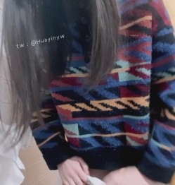 清纯眼镜反差婊！推特女神大生原味【花音小姐】大尺度ZW定制，放尿、换姨妈巾 截图16