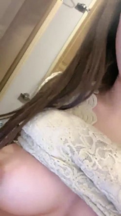 G奶校花~20小时~【小初恋】，清纯指数极高，年龄看着不大这对大奶子真是惊人 截图9