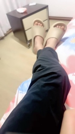 剧情演绎：广西小伙子下药强操精神小妹，对白精彩刺激，肉戏直接大屌无套狂操！ 截图2