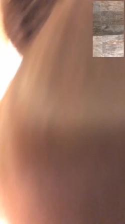 反差婊良家，一边做爱一边和朋友开视频，让朋友欣赏她淫荡一面，这样吃鸡更骚更性感！ 截图9