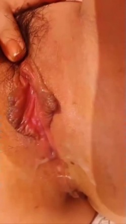 【抖音福利】大奶熟女，【沐颖】，极品纯天然美乳，粉穴白浆流出特写，姐姐真是个浪荡的淫妇 截图16