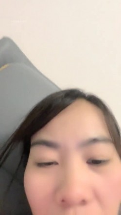 离异人妻，【单身少妇】，天气炎热寻刺激，户外小溪还有那么多人，脱光游一会儿，美景当前可惜无人观看 截图6